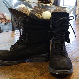 b.o.c. size 6M black Short Boots